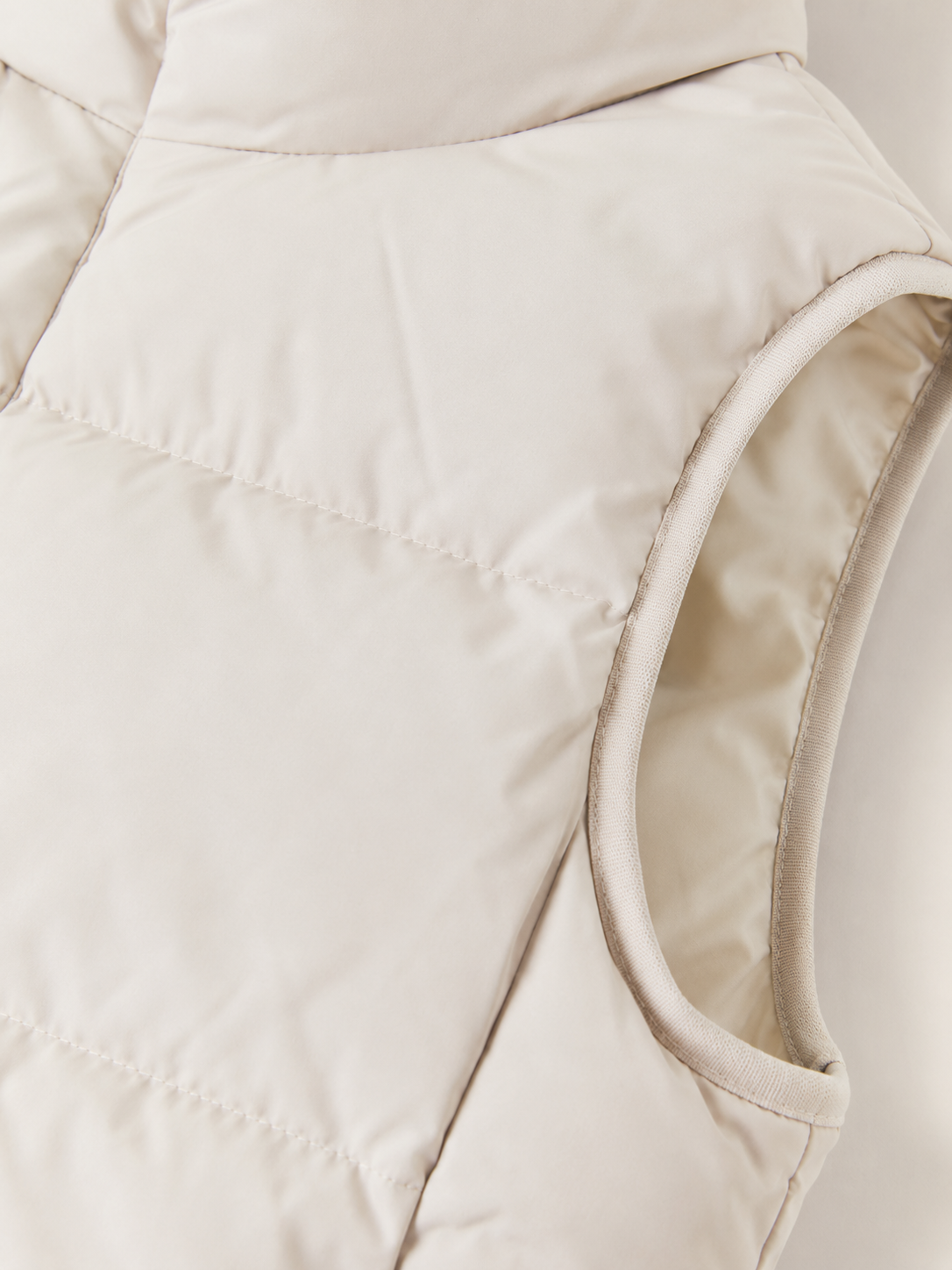 Cropped Puffer Vest detail